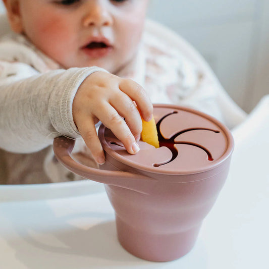 Buy a giggle + grip anti-drop chain with a stroll snack cup (Save R50)
